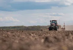 НААН попереджає про складні погодні умови передпосівного періоду