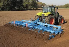 У Agricom Group розповіли, на що поміняли "класику" обробки ґрунтів
