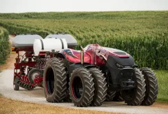 Безпілотний трактор Case IH завоював срібну медаль на SIMA-2016