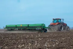 Під час посівної на Дніпропетровщині аграрії можуть працювати цілодобово