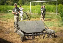 Безпечне поле: відбулось випробування косарок для саперів