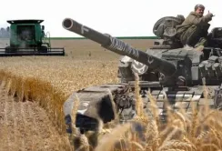 На Херсонщині окупанти не можуть вкрасти зерно, тому що вкрали комбайни