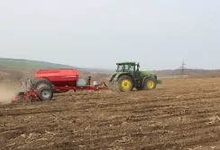 На демополі Агрофірми «Ольгопіль» висіяли 100 гібридів кукурудзи