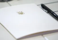 Підписано закони про мораторій на продаж землі та посилено покарання за рейдерство