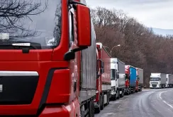 На польському кордоні залишаються заблокованими близько 2600 вантажівок