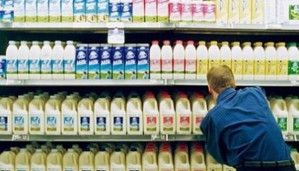Білорусь експортує 60% виробленої молочної продукції в різні країни світу. На експорт йде 77% тваринних жирів, 92% молочної сироватки та 78% сирів