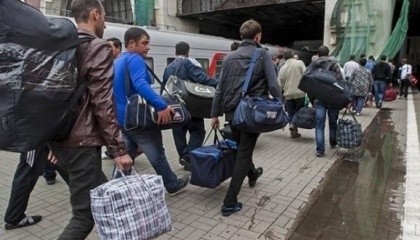 Согласно официальным данным, польские работодатели в первой половине текущего года оформили почти 950 тыс. заявок о намерении трудоустройства иностранного персонала. Запрос на работников из Украины увеличился на 50% по сравнению с 2016 годом