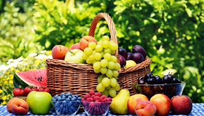 Вследствие майских заморозков ситуация с урожаем яблок и груш, а также ягод в Украине еще не совсем ясна