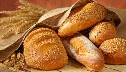 Неякісний хліб стає причиною зменшення кількості споживачів цього продукту - люди, особливо в сільській місцевості, тепер самі печуть хліб
