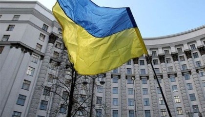 Прем'єр-міністр України Володимир Гройсман: "Я не підтримаю земельної реформи, яка може бути використана або великими агрохолдингами, або умовно іноземцями, які могли б приїхати в Україну і скуповувати землю"
