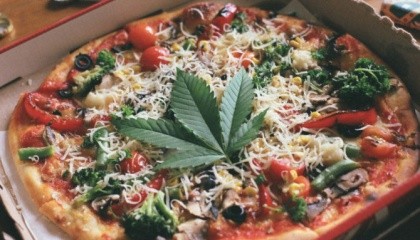 Все більше держав легалізують марихуану для рекреаційного використання - як наслідок, їжа з цієї рослини може стати величезним ринком для підприємців