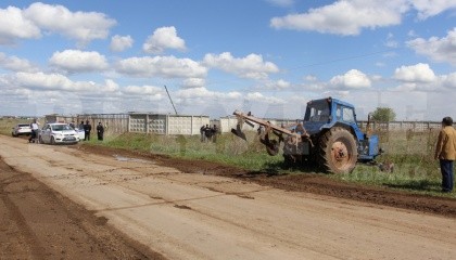 У 2015 р. фермер самовільно привласнив ділянку землі розміром 65 га поблизу військового аеродрому, захопивши при цьому частина грунтової злітно-посадкової смуги