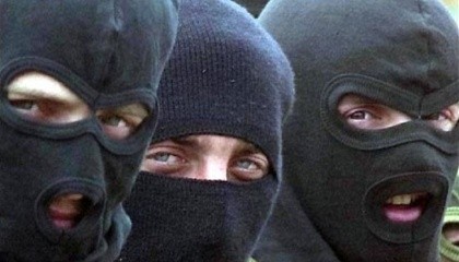 Рейдеры силой забирают урожай крестьян в Измаиле Одесской области под прикрытием чиновников и правоохранителей