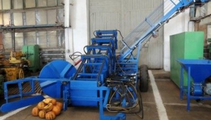 У завода есть много разработок оборудования, необходимого для выращивания и товарной переработки тыквенной семечки