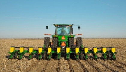 З новою технікою, швидко обробивши свої поля, ви можете надавати послуги по обробітку грунту, посіву та збиранню врожаю і іншим підприємствам, зокрема і багатьох агрохолдингам