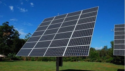 Це перша в області трекерна установка для сонячних батарей. Установка споруджена в рамках створення екологорекреаційного комплексу "Відродження"