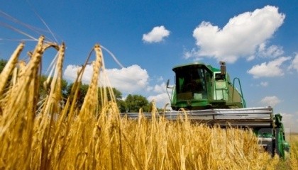 В Украине намолочено 314 тыс. т зерна нового урожая. Уборочные работы ранних зерновых и зернобобовых культур проводятся в южных и центральных регионах страны