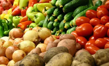 В Україні зросла пропозиція черешні та картоплі, а ціни на овочі продовжують змінюватися