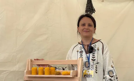 Фермерка з Житомирщини запустила лінію з виробництва крем-меду та виробів з воску завдяки гранту від Corteva Agriscience та GlobalGiving