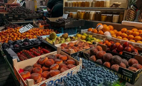 Огляд ринку фруктів та овочів: яблука стали лідером продажів, а картопля в Україні продовжує дорожчати
