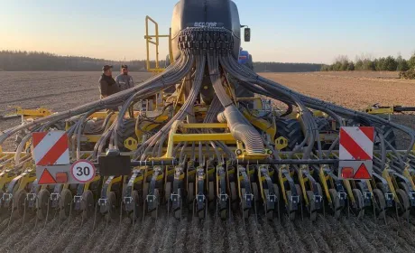 На Львівщині стартувала посівна: IN FORCE GROUP успішно запустила BEDNAR OMEGA OO 6000 FL