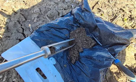 Агро-Регіон перевіряє запаси вологи в ґрунті перед початком посівної