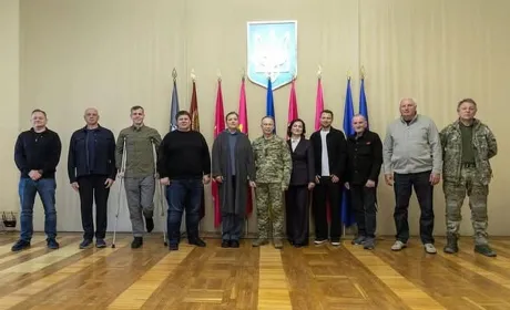 Головнокомандувач ЗСУ відзначив аграріїв за внесок в оборону Київщини