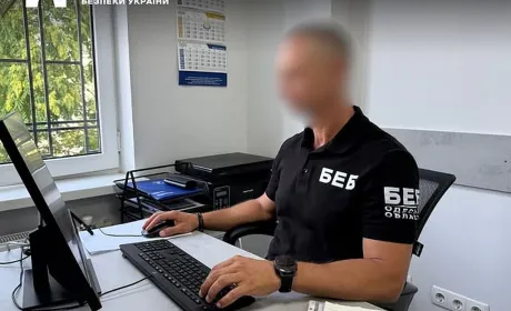 За 10 000 грн став директором: БЕБ ліквідувало схему експорту зерна через одеські порти