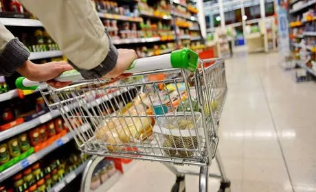 Мінагрополітики заспокоює: ціни на продукти знижуються