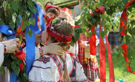 Найкращі привітання зі святом Трійці!