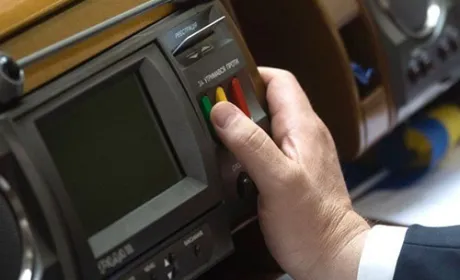 «Здай корупціонера – отримай винагороду». Рада ухвалила закон про викривачів корупції