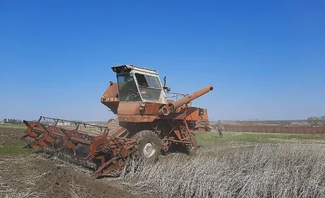 На Івано-Франківщині домолочують торішню сою