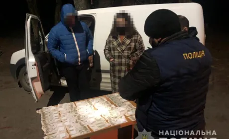 Поліцейські викрили посадовця селекційної станції в отриманні хабаря за продаж овочів