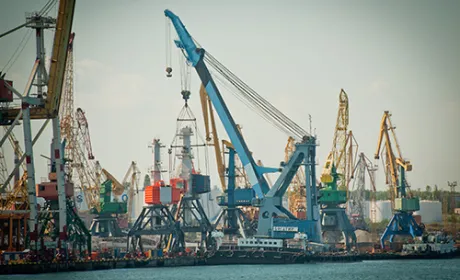 Морпорти України скоротили відвантаження кукурудзи на 51%