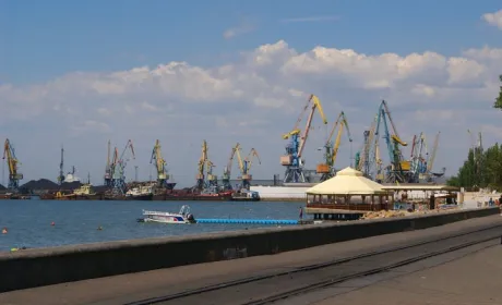 У Бердянську реконструюють і побудують 6 причалів і 2 зернові термінали