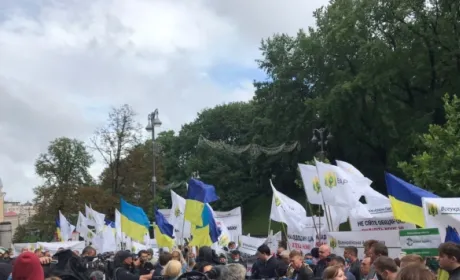 Кабмін Зеленського в Києві аграрії атакували вилами, і Ляшко тут ні до чого