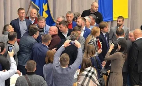 У Полтаві депутати побилися через ринок землі