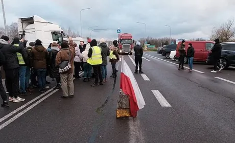 Польський уряд почав переговори з протестувальниками