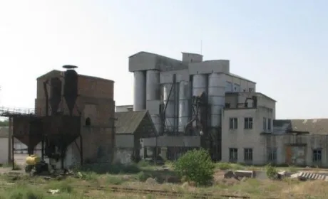 Загарбники розбирають на металобрухт елеватори