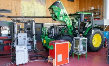 John Deere розробляє двигун, що працює на різних видах палива