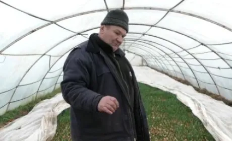 Фермер-блогер із Херсонщини вирощує цілий рік овочі та зелень