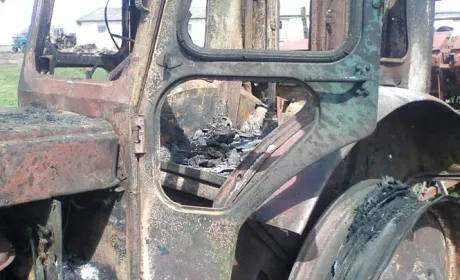 На Тернопільщині фермеру спалили 3 трактори