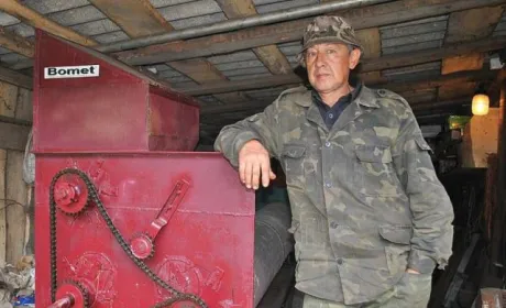 Чоловік створив комбайн — мрію багатьох селян, які вирощують гарбузи для продажу насіння