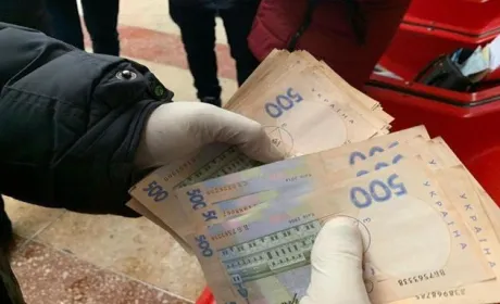На Дніпропетровщині фермер обробляв землю забороненими хімікатами, а поліцейський вимагав від нього хабаря у 20 тисяч