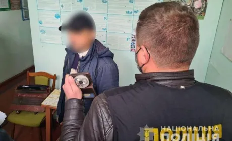 Голову однієї з сільрад Хмельниччини затримано на хабарі в $15 тис., — Нацполіція