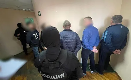 Працівники Держпродспоживслужби вимагали хабарі за реєстрацію сільгосптехніки