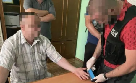 10 тис. дол. США за земельну ділянку — судитимуть посадовця Держгеокадастру