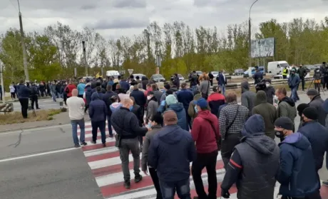 Звідки в нас імпортні овочі, якщо кордони закриті? — фермери Херсонщини вийшли на акцію протесту