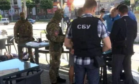 У Вінниці затримали рекетирів, які вимагали у фермера $240 тисяч за «врегулювання спору»