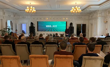 Завжди поряд з клієнтом: «UKRAVIT» провела навчальні семінари для аграріїв України